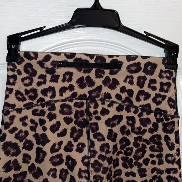 Good American Core Strength Leggings in Cheetah - Women’s Size S - Picture 7 of 12